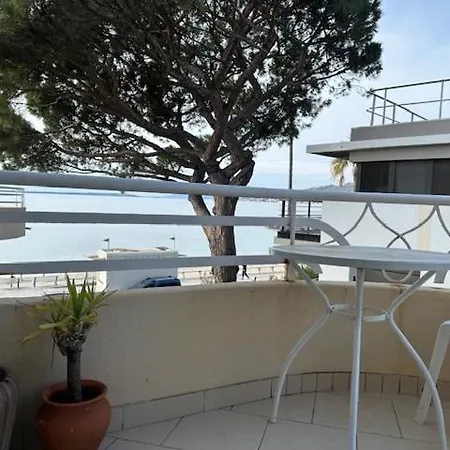 Provence-style Sea Across The Street Apartamento